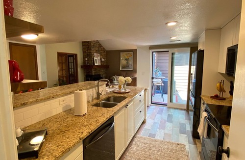 Gunbarrel Condo | Recently Remodeled Long Term Stay in Beautiful Location