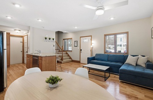 Bryn Mawr House | Recently Remodeled 2BR Near Downtown. Trail Access. 1st Pet Free Promotion.