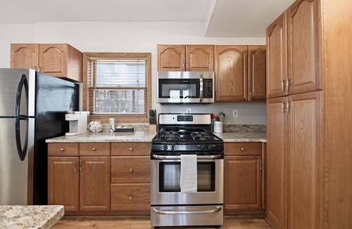 Bryn Mawr House | Recently Remodeled 2BR Near Downtown. Trail Access. 1st Pet Free Promotion.