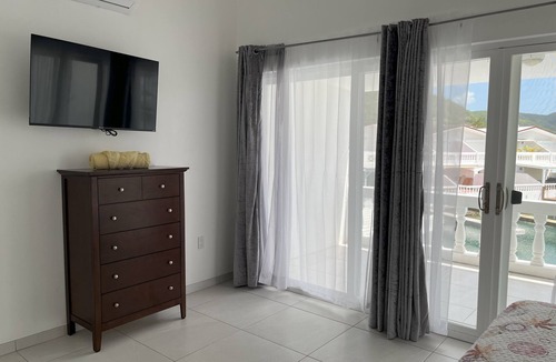 Jolly Harbour Villa | Recently renovated villa close to the beach