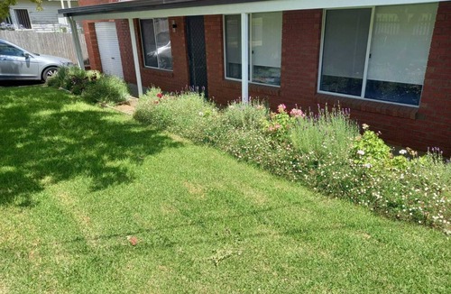 Warrnambool House | Recently renovated house in quiet leafy surroundings.