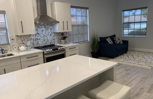 Naples Park House | Recently renovated home in Naples’ Premier 500 Block – Walk to the Beach!