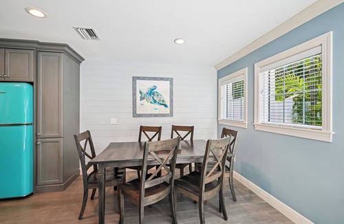 Holmes Beach Cottage | Recently Renovated Luxury Ground Floor Island Home Close to Beach!o Sleeps 4