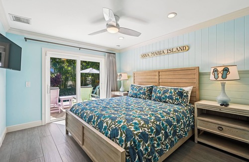 Holmes Beach Cottage | Recently Renovated Luxury Ground Floor Island Home Close to Beach!o Sleeps 4