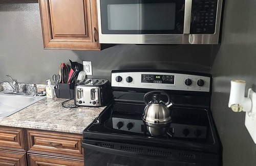 Linglestown Apartment | Recently updated contemporary getaway. Near Hershey w/shopping & concerts.