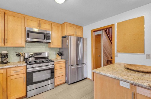 Overlook Park House | Recently updated, great location, private hot tub, sharc included for 2026!