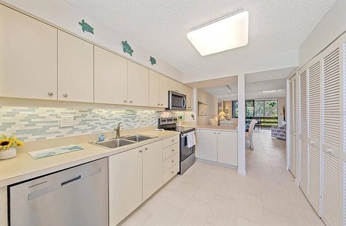 Longboat Key Condo | Recently Updated! Lovely 2 Bedroom Condo in Bayport Beach and Tennis Club