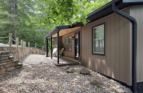 Camdenton House | Recently Updated Lakefront Cabin House near Camdenton at Lake of the Ozarks