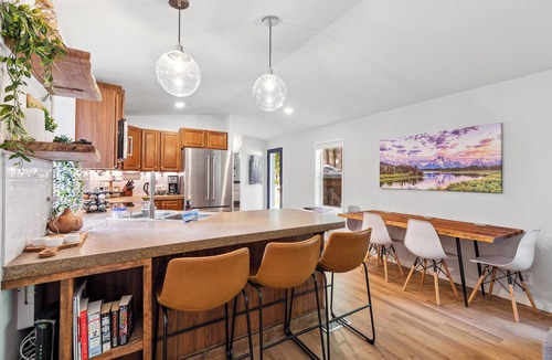 Baring Cabin | Recreation Station - game room, hot tub, plunge pool!