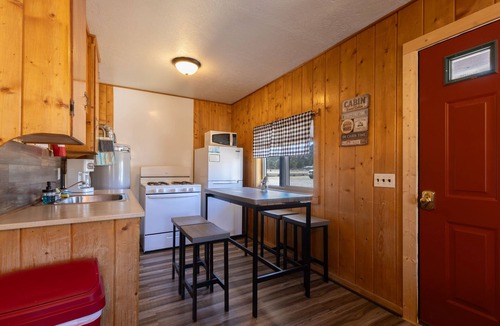 South Fork House | Recreational BaseCamp Lodge room 8