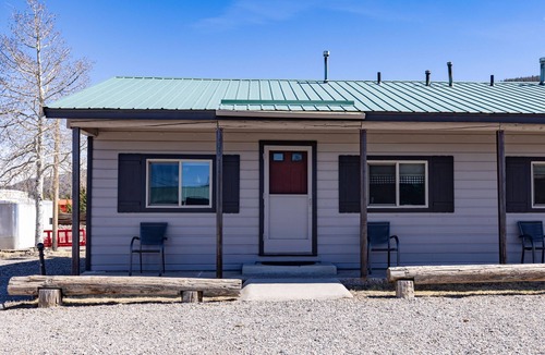 South Fork House | Recreational BaseCamp Lodge room 8