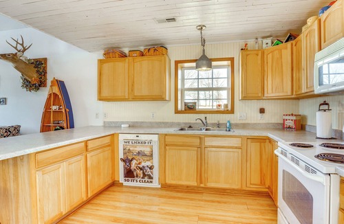 Chillicothe House | 'Red Barn Getaway' Chillicothe Countryside Home