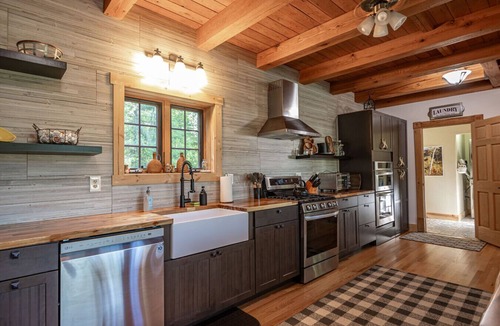 Walker Cabin | Red Barn Lodge with a Boat slip at Leach Lake