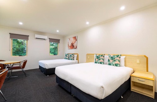 Woombye Hotel | Red Bridge Motor Inn