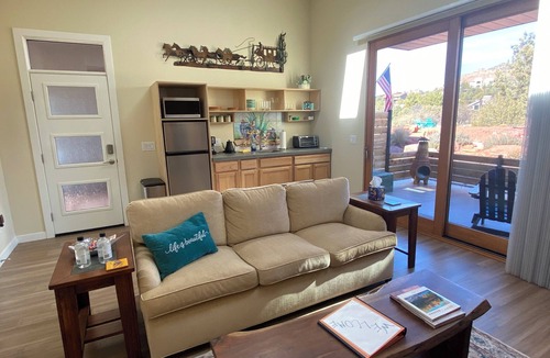 Oak Creek Cabin | Red Canyon Casita - Stargazing + Red Rock Pass 1Bed, 1Bath Casita - Sleeps 2