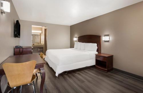 Edison Hotel | Red Carpet inn Edison