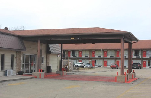 Jeffersontown Hotel | Red Carpet Inn - Louisville
