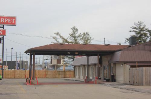 Jeffersontown Hotel | Red Carpet Inn - Louisville