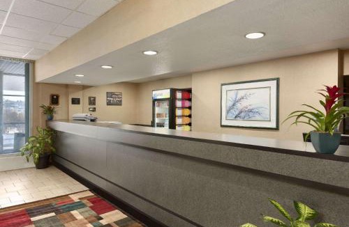 Harleigh Hotel | Red Carpet Inn & Suites