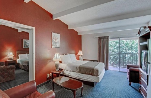 Cedar Knolls Hotel | Red Carpet Inn