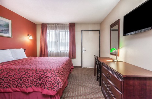 Elkton Hotel | Red Carpet Inn