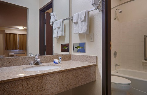Newton Hotel | Red Coach Inn