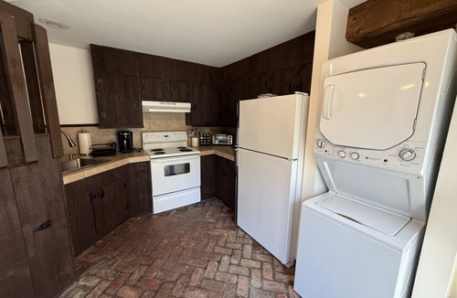 Fishkill House | Red Cottage - Lakeside Property!