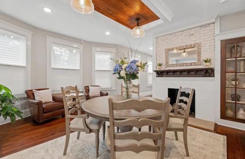 West New Haven Apartment | Red Cross Haven Modern 2BR 2BA Near Yale