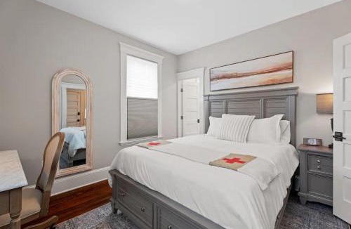 West New Haven Apartment | Red Cross Haven Modern 2BR 2BA Near Yale