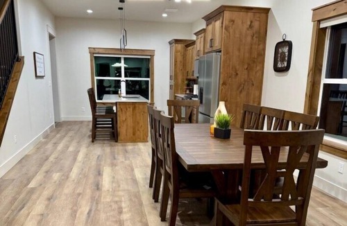 Island Park House | Red Dog Retreat/Hot Tub, Near Yellowstone, EV Charger, New Build
