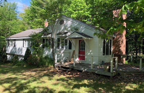 Center Tuftonboro House | Red Door Ranch 3 Bedroom, 2 Bath 1/2 mile to beach with lifeguard AC, WiFi,