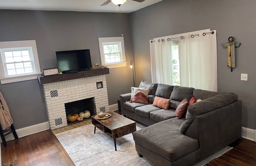 Joplin House | Red Door Retreat -3 bedroom house