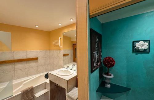 15th Arrondissement Apartment | Red Flat Paris