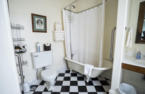 Williams Bed & Breakfast | Red Garter Inn
