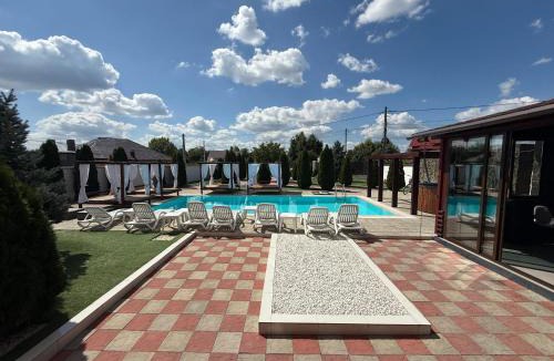 Gura Ocnitei Villa | Red house pool & jacuzzi