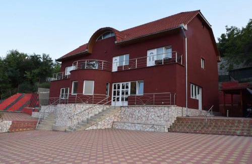 Orsova House | Red House