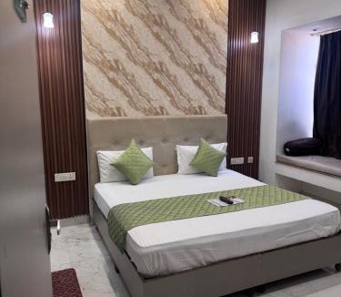 Old Gurgaon Hotel | Red inn