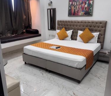 Old Gurgaon Hotel | Red inn