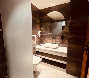 Hisar Hotel | Red Leaf Hisar