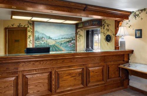 Lemoore Hotel | Red Lion Inn & Suites Lemoore