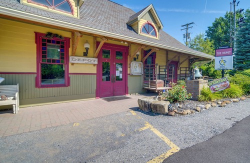 Adrian Furnace Apartment | 'red NY Central,' Converted Railcar in Dubois!