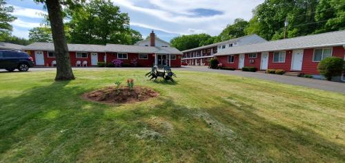 Catskill Hotel | Red Ranch Inn