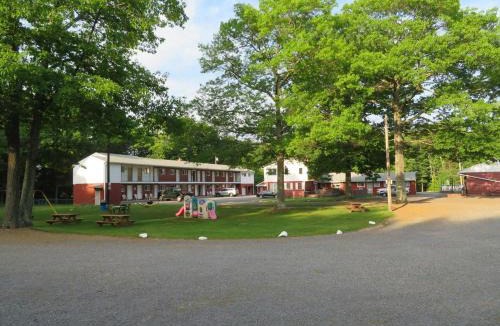 Catskill Hotel | Red Ranch Inn