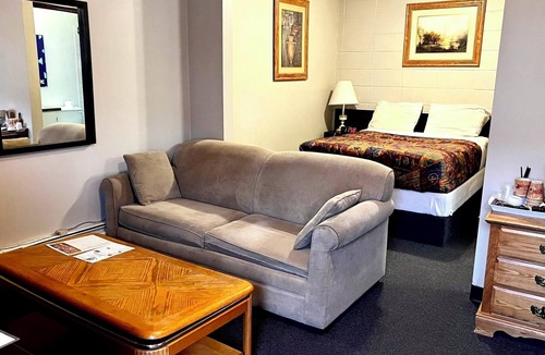 Redwater Hotel | Red Rest Motel