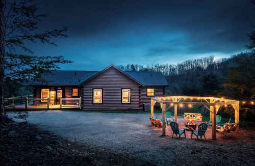 Primrose Cabin | Red River Gorge Cabin with Hot Tub~AMAZING VIEW~Pool Table~Perfect for groups
