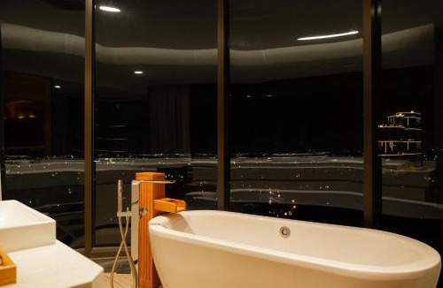 Van Giang Apartment | Red River Panorama 3BR - Ở Space Homestay Ecopark Landmark Onsen 1