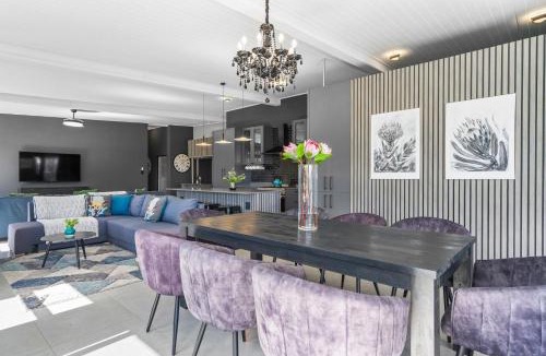 Rooiels House | Red River Valley