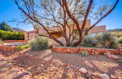 West Sedona House | Red Rock Mtn View & Fire Pit: Central Sedona Home!