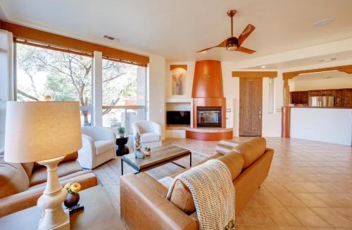 West Sedona House | Red Rock Mtn View & Fire Pit: Central Sedona Home!