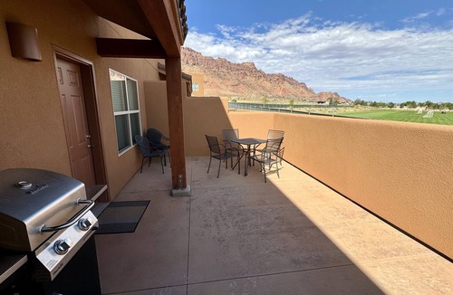 Moab South Valley House | Red Rock Views! I Pool & Hot Tub I Trailer Parking I Bike Storage